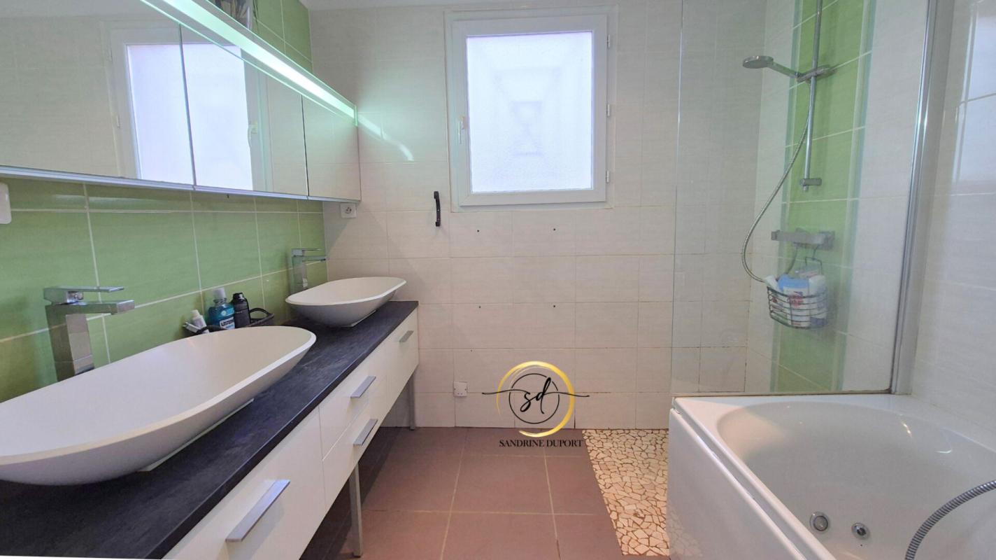 LE FOSSAT Villa 7 pièce(s) 121 m2 sur terrain de 890 m2 environs - piscine pool house - garage 15