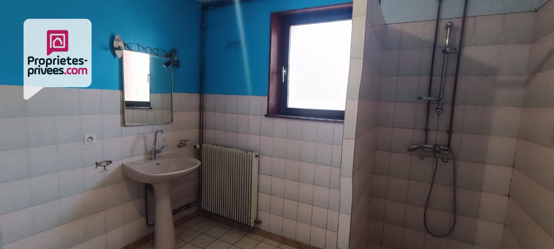 CONFLANS-SUR-LANTERNE Maison 185 m2 et bâtiment annexe 12