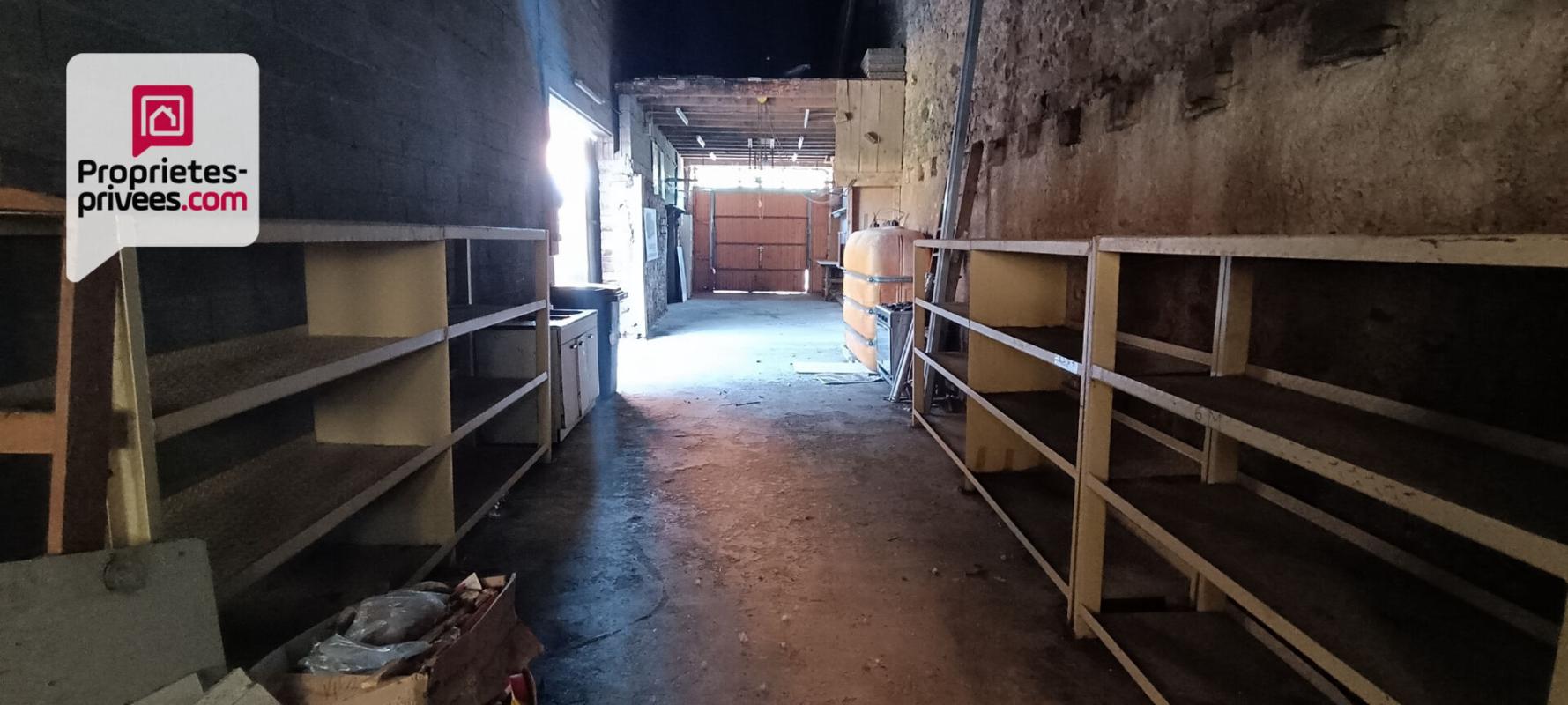 CONFLANS-SUR-LANTERNE Maison 185 m2 et bâtiment annexe 15