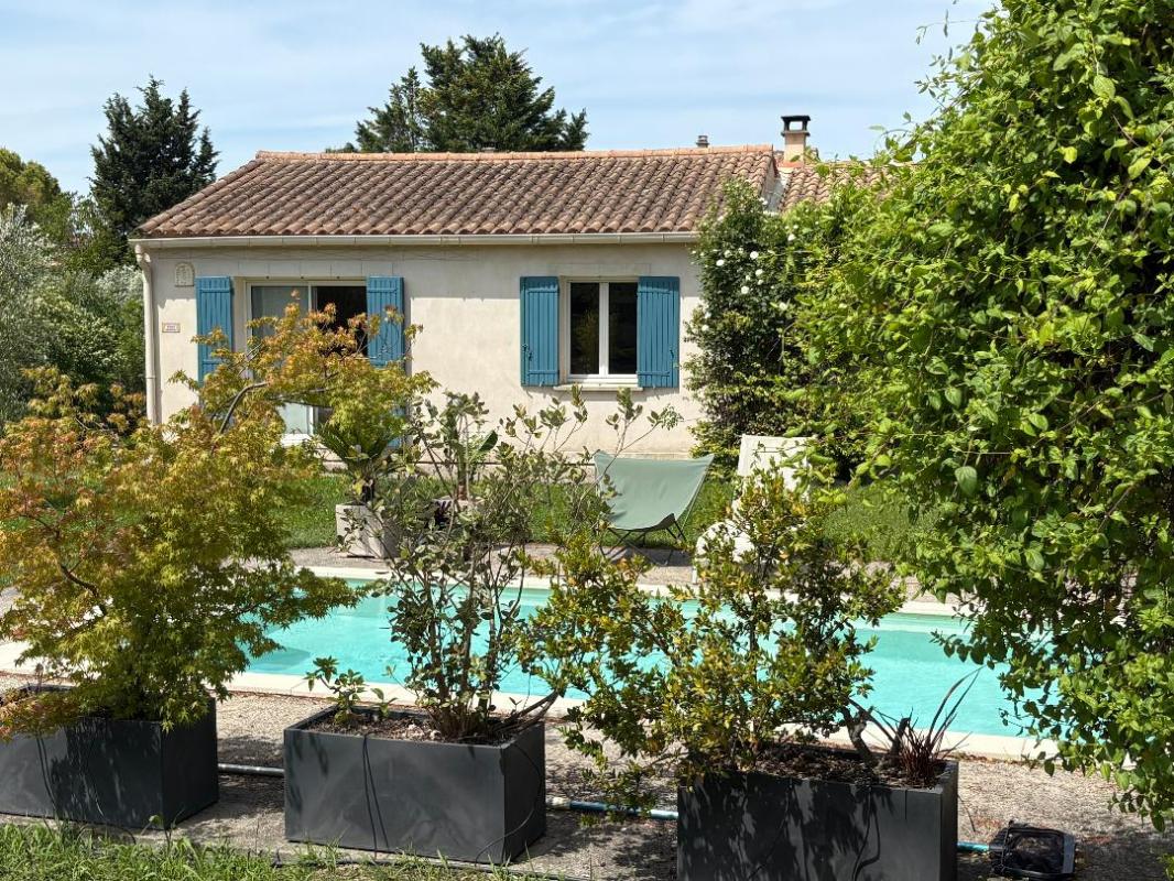 PERNES-LES-FONTAINES VILLA EN COLLINE 1