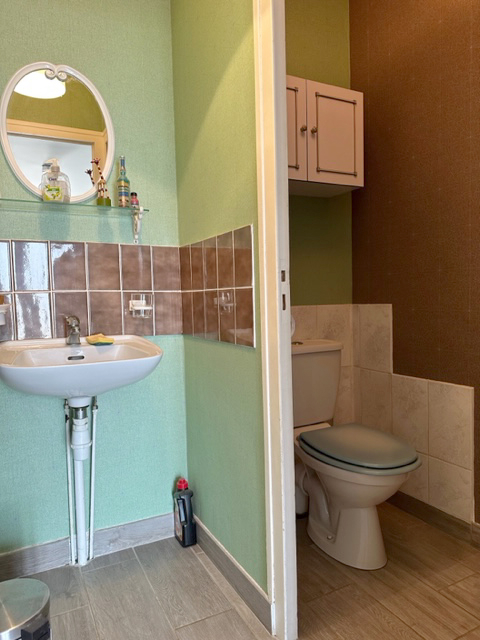 AGEY Maison indépendante de 180 m2 avec terrain de 1582 m2 10