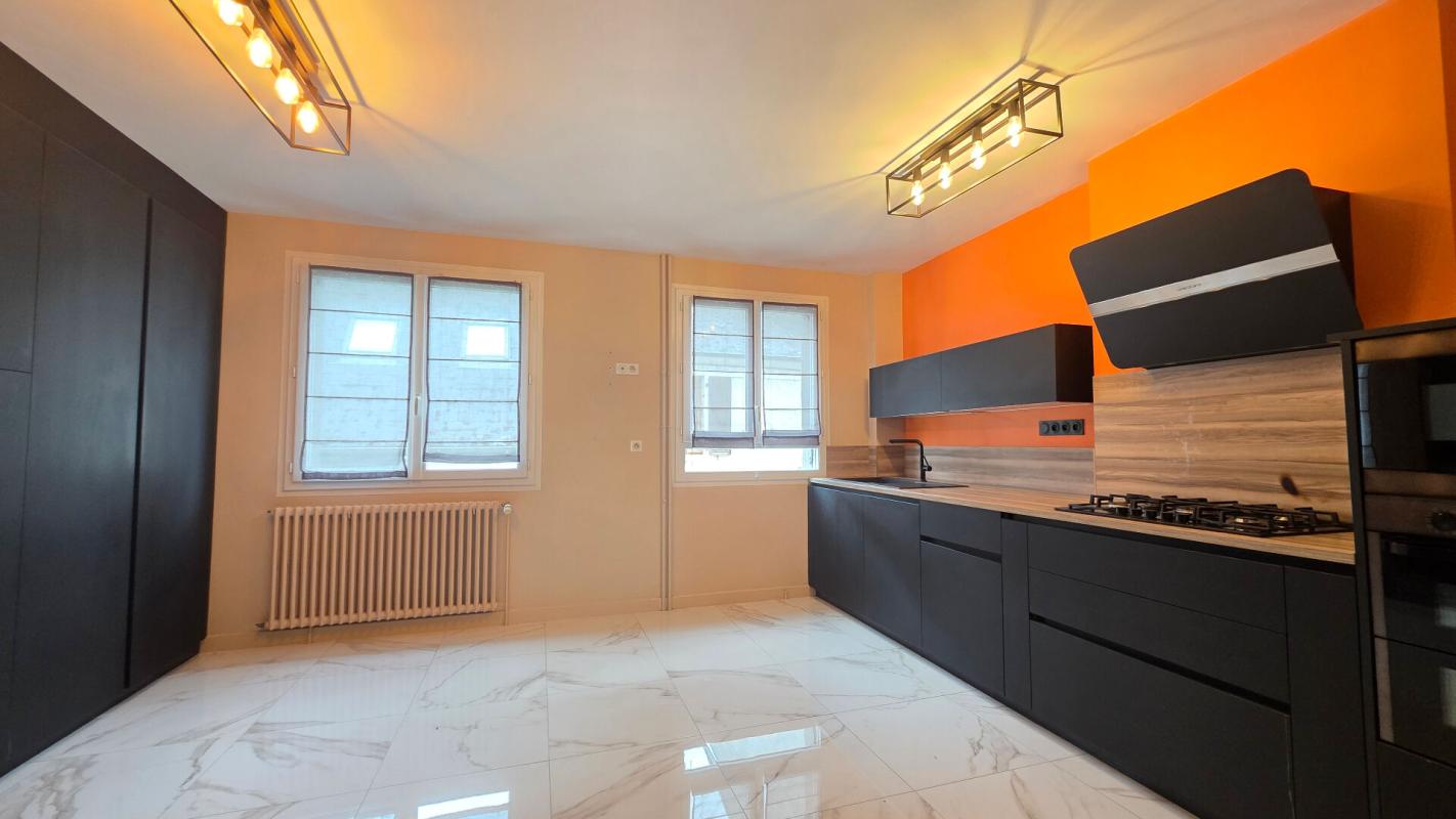 BOURGES BOURGES CENTRE MAISON DE 171M² 6 PIECES 5 CHAMBRES 1