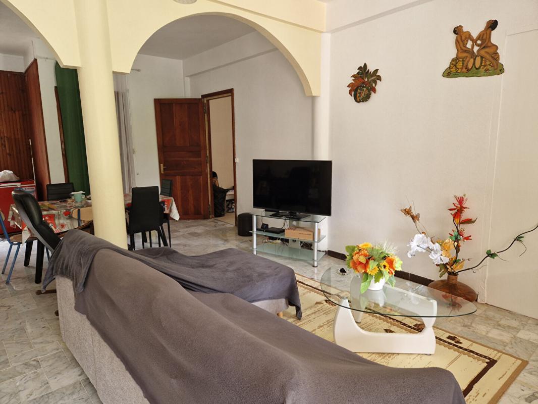 GOURBEYRE Appartement  4 pièce(s) 117 m2 , 3  chambres, rez-de-chaussée, grande terrasse, Gourbeyre 12