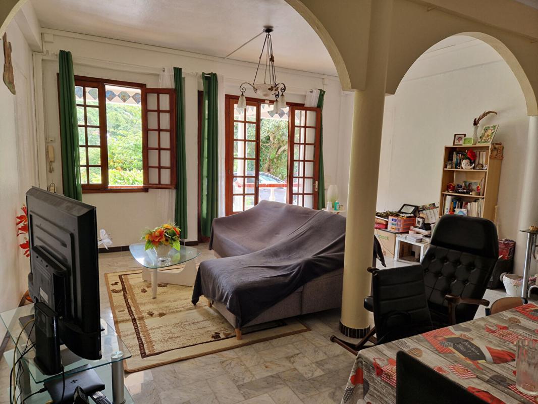 GOURBEYRE Appartement  4 pièce(s) 117 m2 , 3  chambres, rez-de-chaussée, grande terrasse, Gourbeyre 3