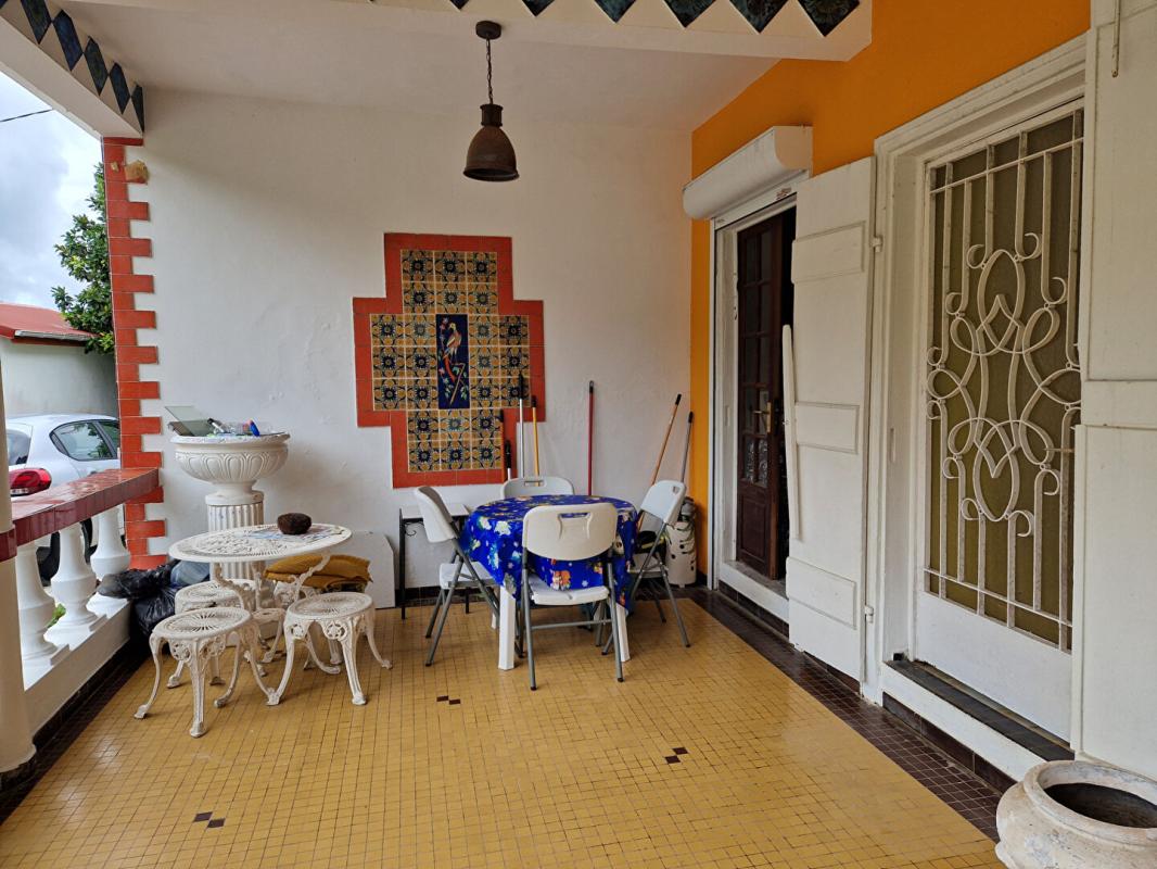 GOURBEYRE Appartement  4 pièce(s) 117 m2 , 3  chambres, rez-de-chaussée, grande terrasse, Gourbeyre 5