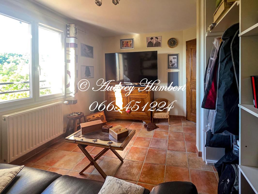 SAINT-JULIEN ST JULIEN, Proche GREOUX, VILLA de 135 m² aux belles prestations, édifiée sur 2HA8 de terrain avec vue et spa 13