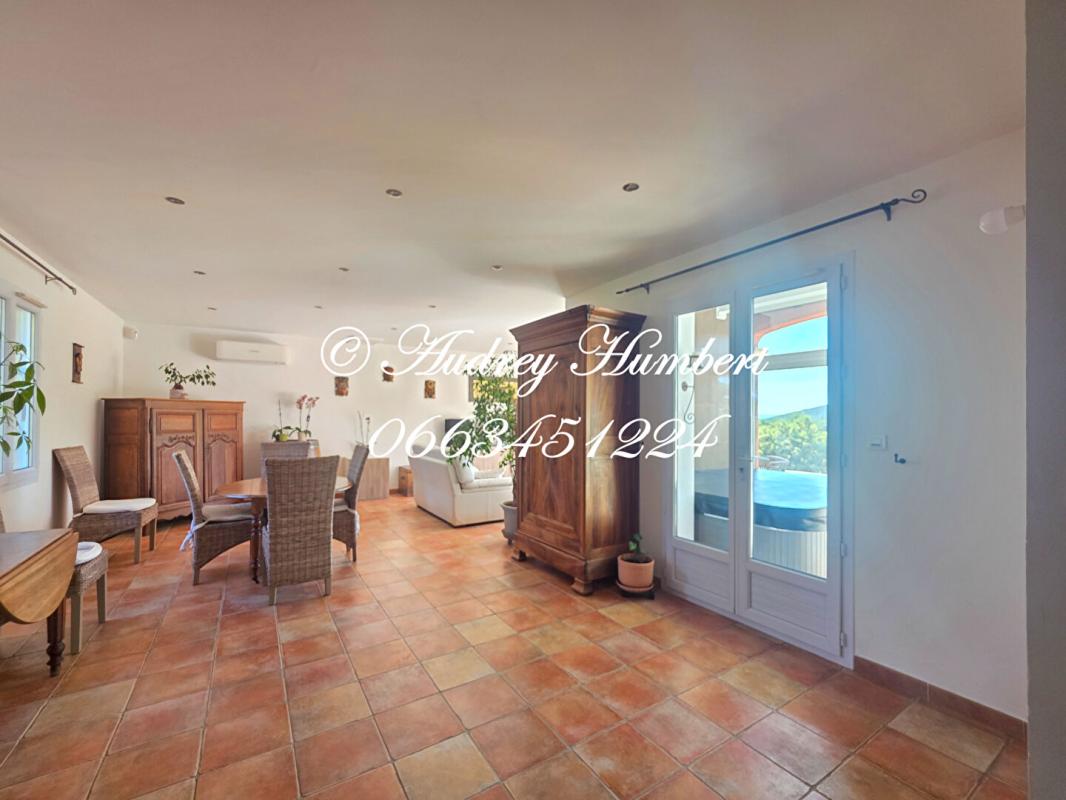 SAINT-JULIEN ST JULIEN, Proche GREOUX, VILLA de 135 m² aux belles prestations, édifiée sur 2HA8 de terrain avec vue et spa 14