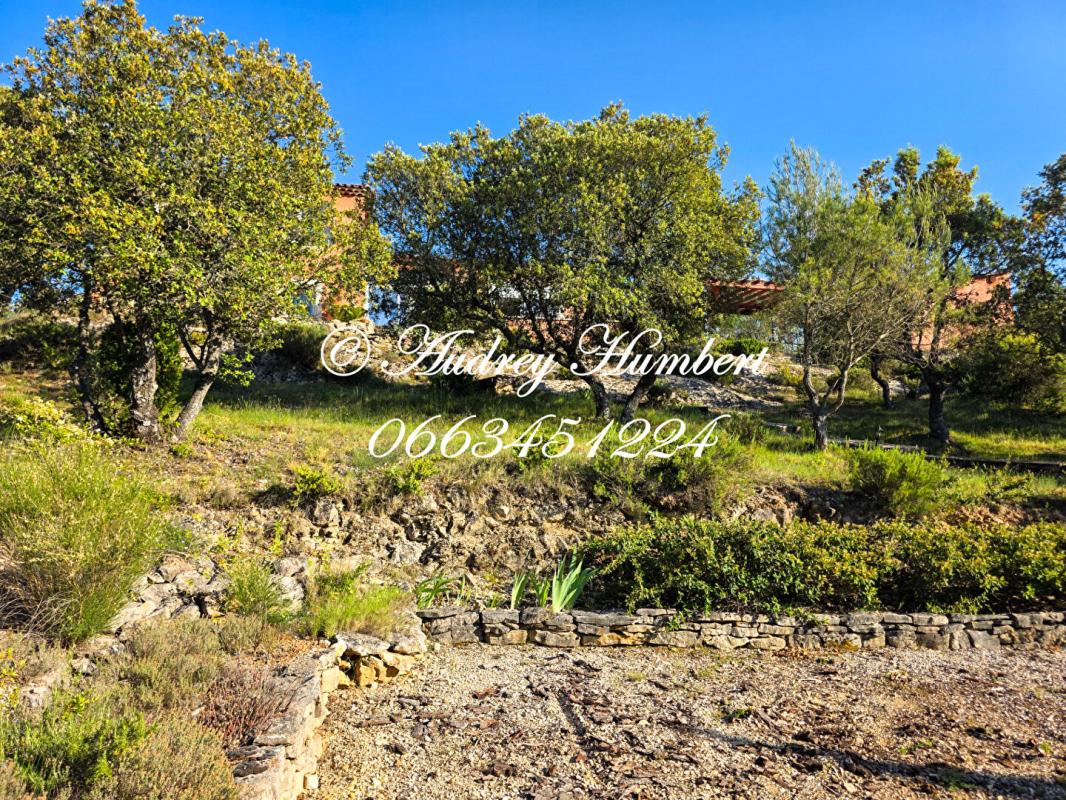 SAINT-JULIEN ST JULIEN, Proche GREOUX, VILLA de 135 m² aux belles prestations, édifiée sur 2HA8 de terrain avec vue et spa 18