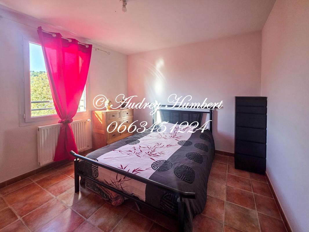 SAINT-JULIEN ST JULIEN, Proche GREOUX, VILLA de 135 m² aux belles prestations, édifiée sur 2HA8 de terrain avec vue et spa 5