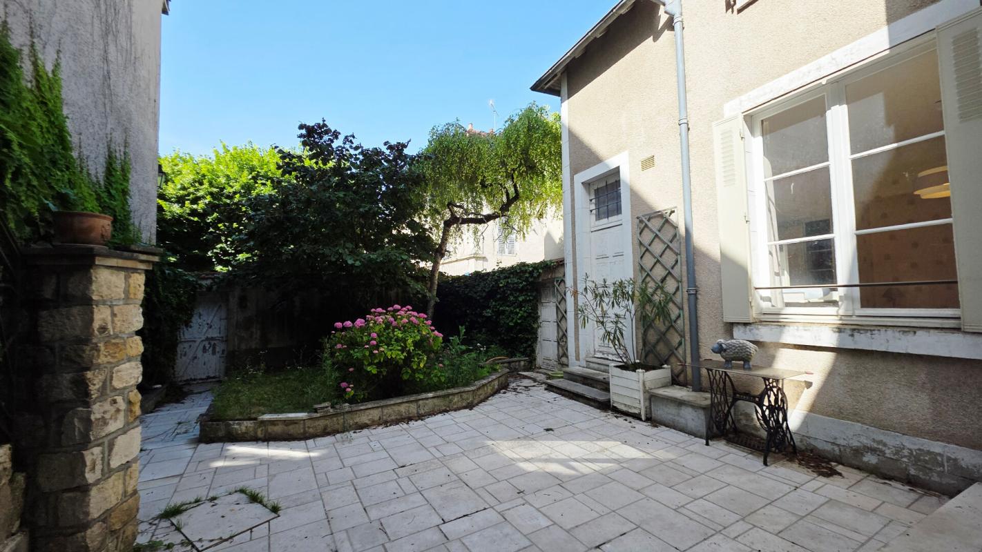 BOURGES BOURGES CENTRE MAISON DE 191M² 6 PIECES GARAGE JARDIN 18