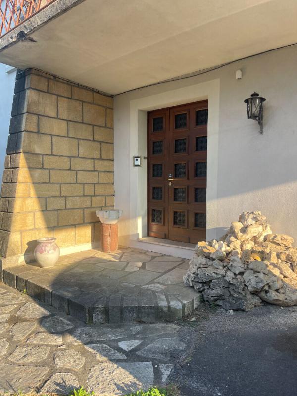 ALES Sur la commune d'ALES , grande maison d'architecte disposant de 2 logements , terrain constructible 6