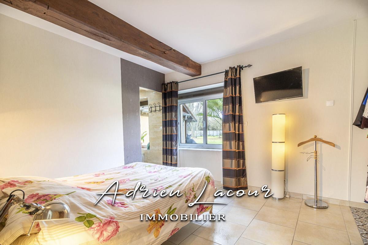 VILLEHERVIERS Maison Villeherviers 7 pièce(s) 206 m2 10