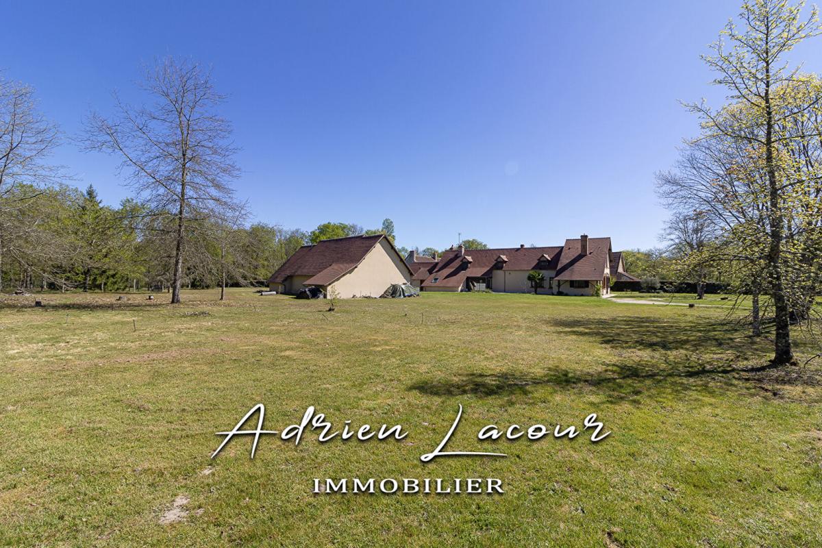 VILLEHERVIERS Maison Villeherviers 7 pièce(s) 206 m2 18