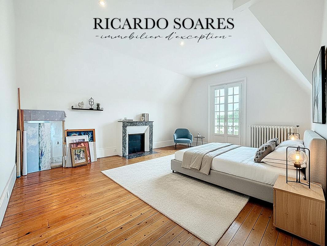 PONT-SAINTE-MAXENCE MAISON DE MAITRE 219m² AU BORD DE L'OISE / 6 CHAMBRES / GARAGE / TERRAIN 2865m² 12