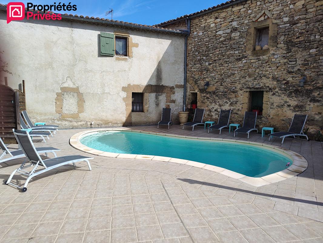 UZES Aux portes d'Uzès, une authentique bastide du XVIIIe siècle pensée pour recevoir" 7