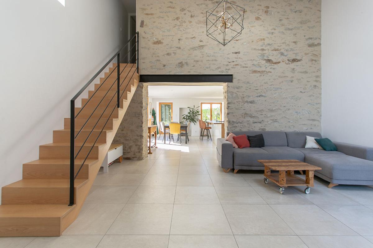 CLISSON Maison Clisson 4 P . 3 Chs . 109.64 M² . T 952 M² . Terrasse . Dépendances 1