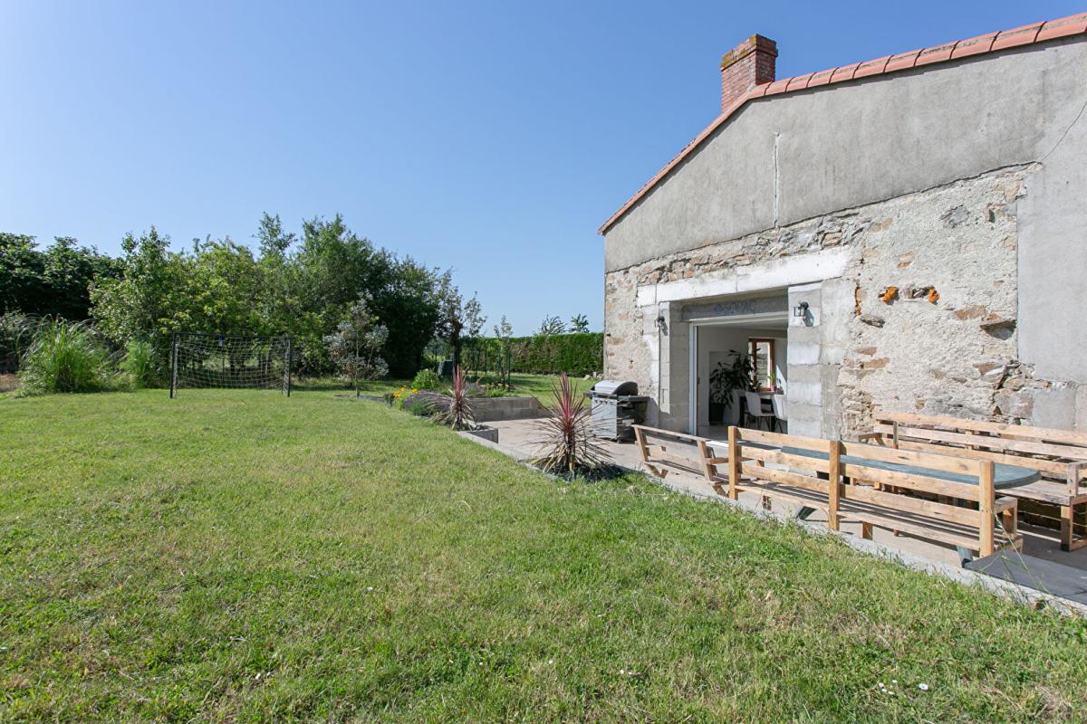 CLISSON Maison Clisson 4 P . 3 Chs . 109.64 M² . T 952 M² . Terrasse . Dépendances 12