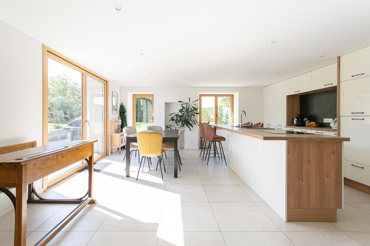 CLISSON Maison Clisson 4 P . 3 Chs . 109.64 M² . T 952 M² . Terrasse . Dépendances 3