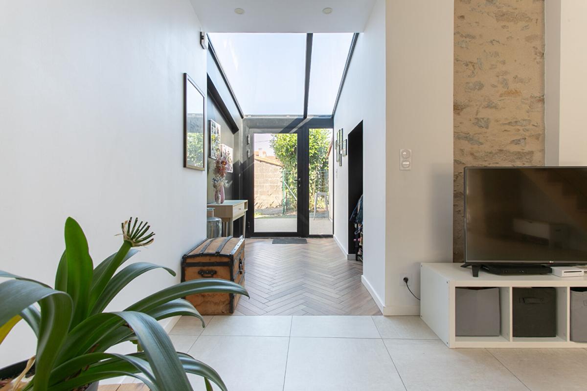 CLISSON Maison Clisson 4 P . 3 Chs . 109.64 M² . T 952 M² . Terrasse . Dépendances 5