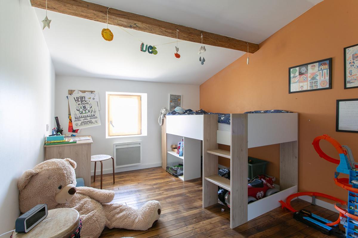 CLISSON Maison Clisson 4 P . 3 Chs . 109.64 M² . T 952 M² . Terrasse . Dépendances 8