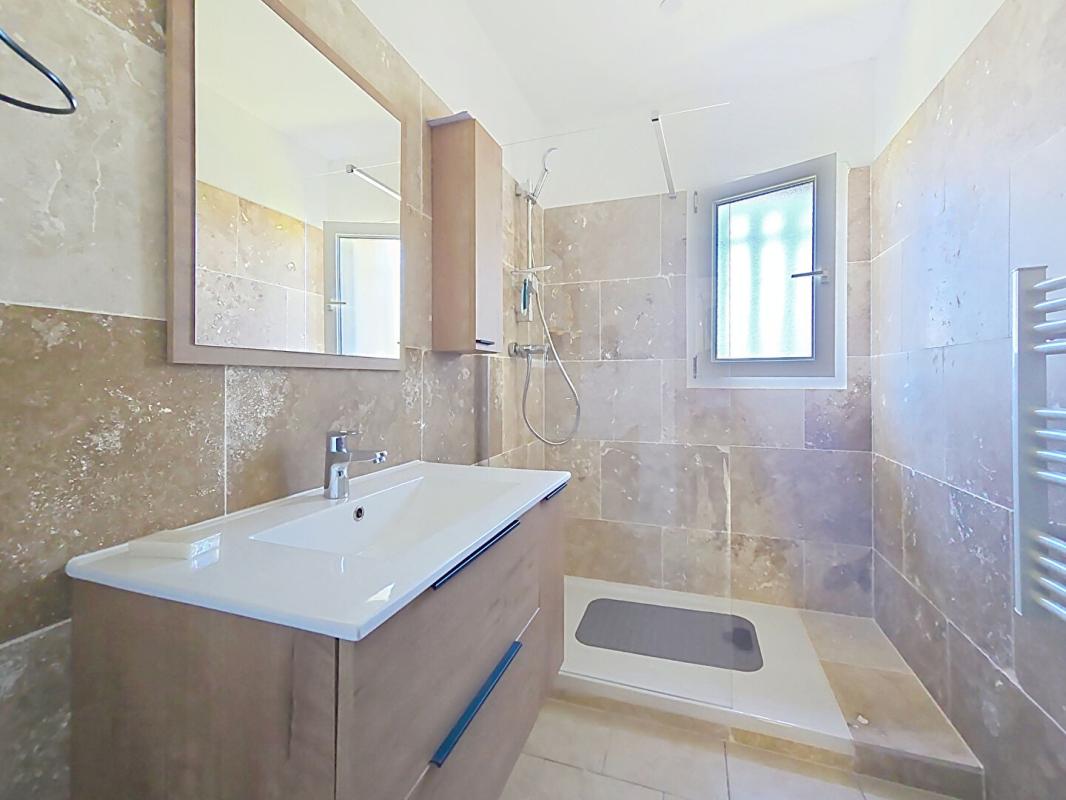 SAINT-REMY-DE-PROVENCE St Rémy de Provence - Mas à fort potentiel - 200 m²  avec dépendances, piscine, poolhouse, garage isolé 16