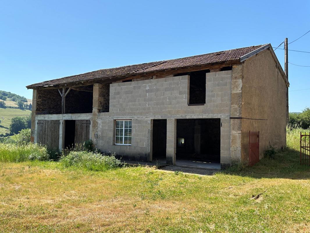 SAINT-PIERRE-LE-VIEUX Ancienne ferme à rénover 13