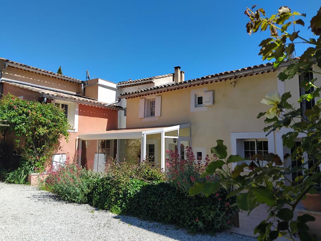 ROUSSILLON Luberon, maison  de hameau avec jardin et piscine 8