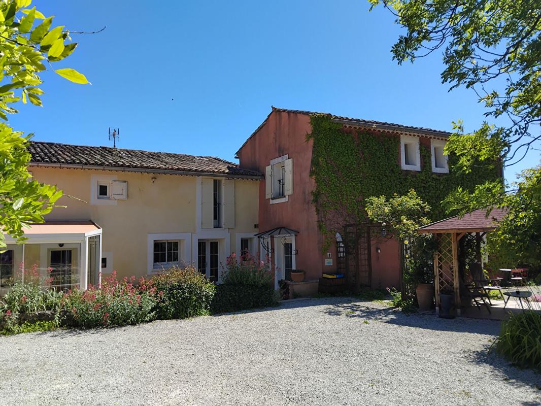 ROUSSILLON Luberon, maison  de hameau avec jardin et piscine 9