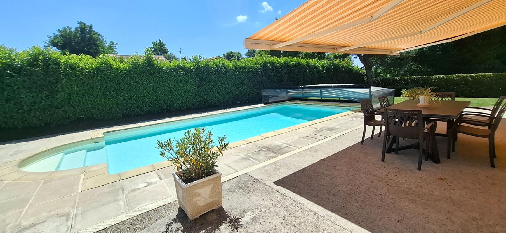 SAINT-JUST Maison Saint Just  140 m2 et piscine 1