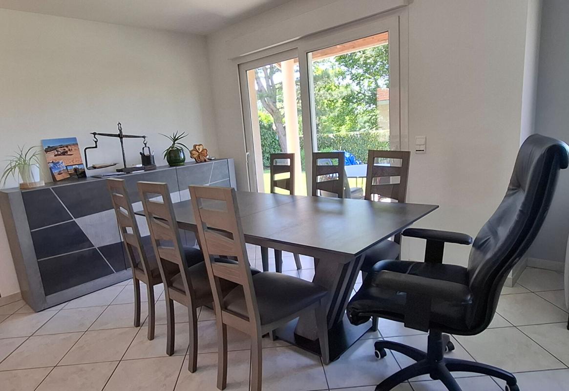 SAINT-JUST Maison Saint Just  140 m2 et piscine 10