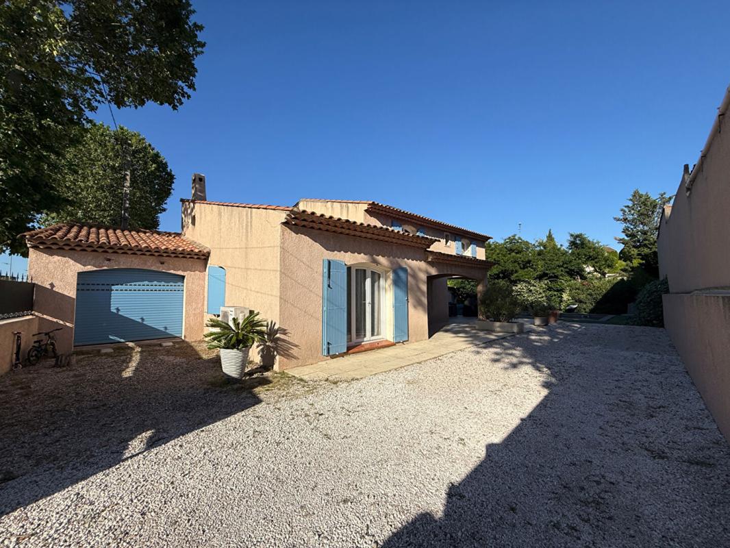 ISTRES Maison individuelle Meublée quatre chambres avec piscine 13