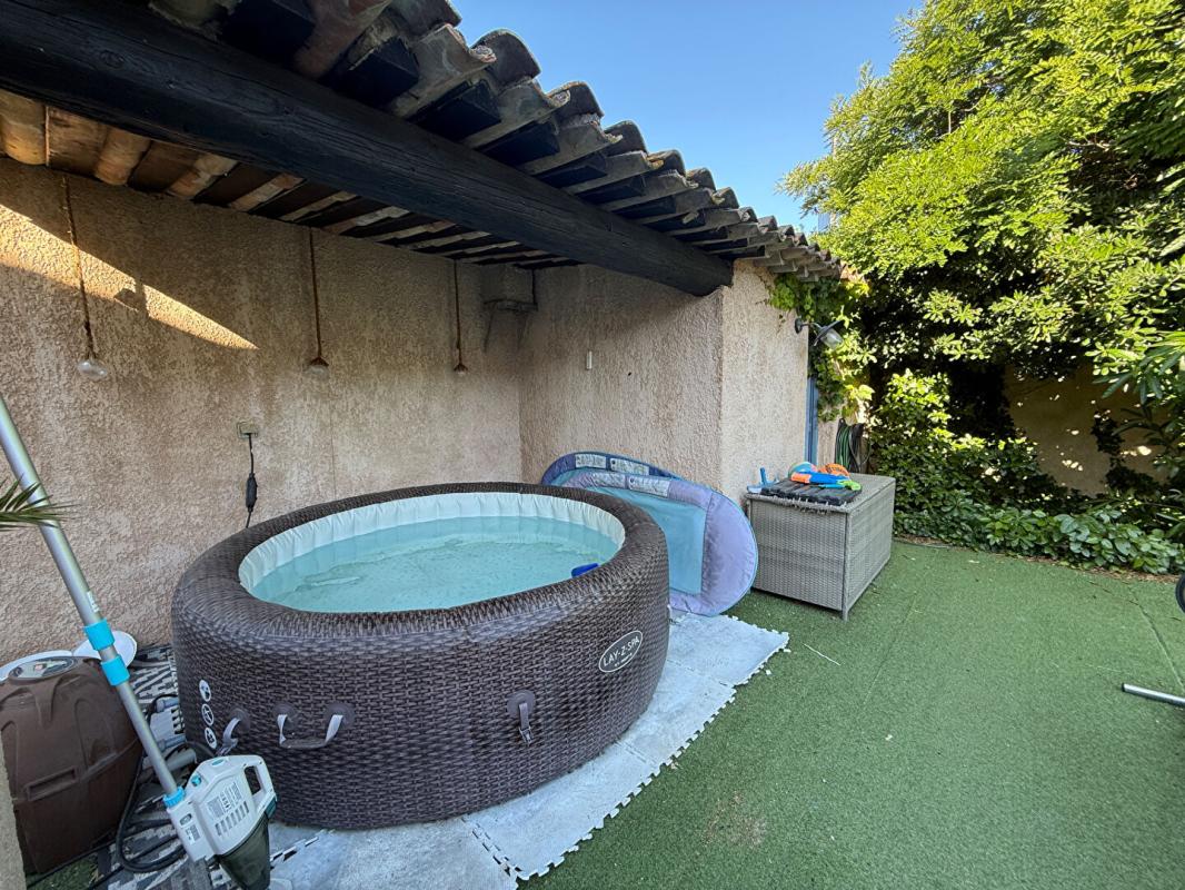 ISTRES Maison individuelle Meublée quatre chambres avec piscine 14