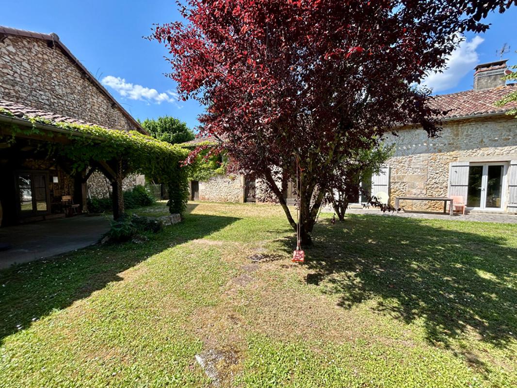 TRELISSAC A vendre, corps de ferme aux portes de Périgueux 24000 15