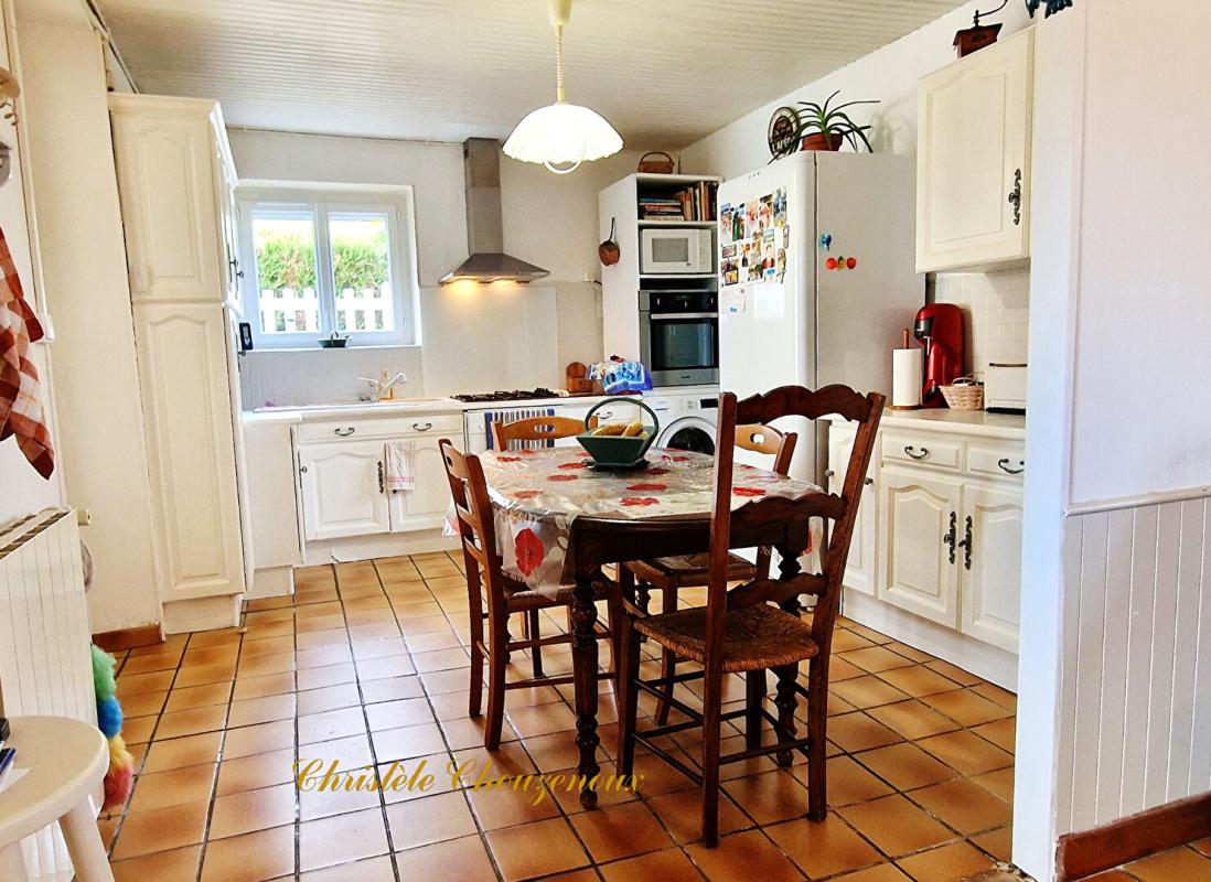 LISLE 24350 lisle : Ensemble immobilier deux maisons et dépendances 5