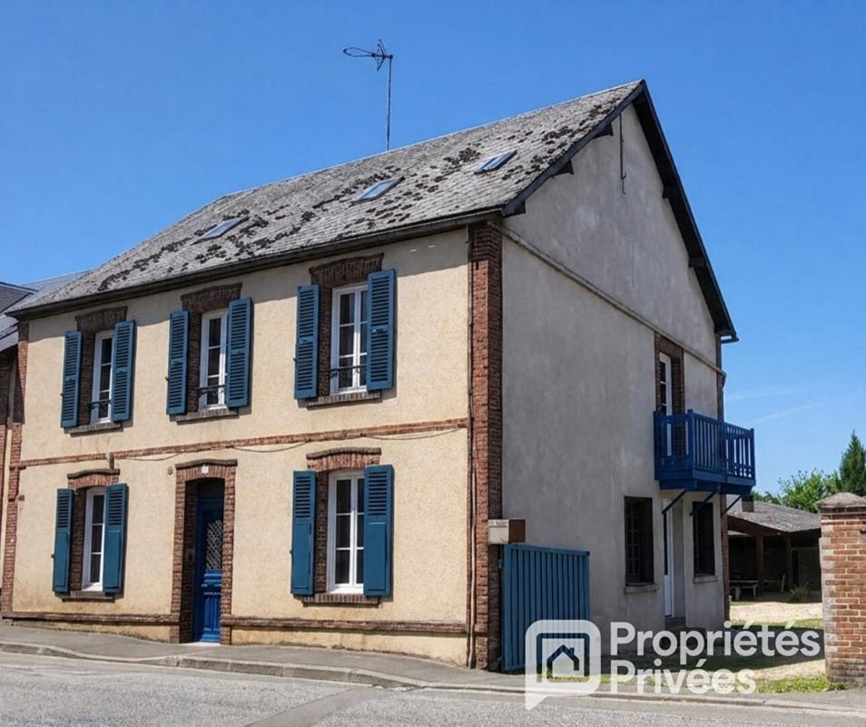 VERNEUIL-SUR-AVRE Maison de village et annexes 1
