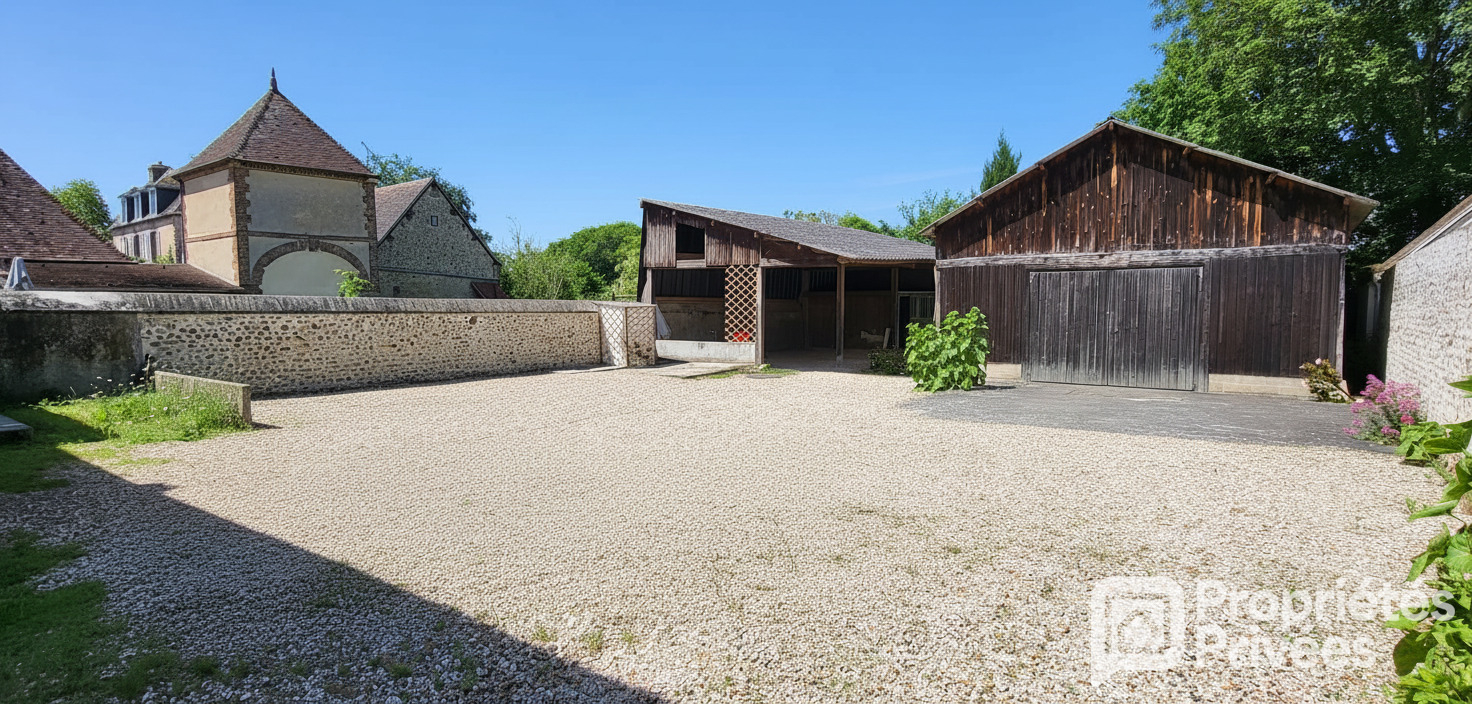 VERNEUIL-SUR-AVRE Maison de village et annexes 16