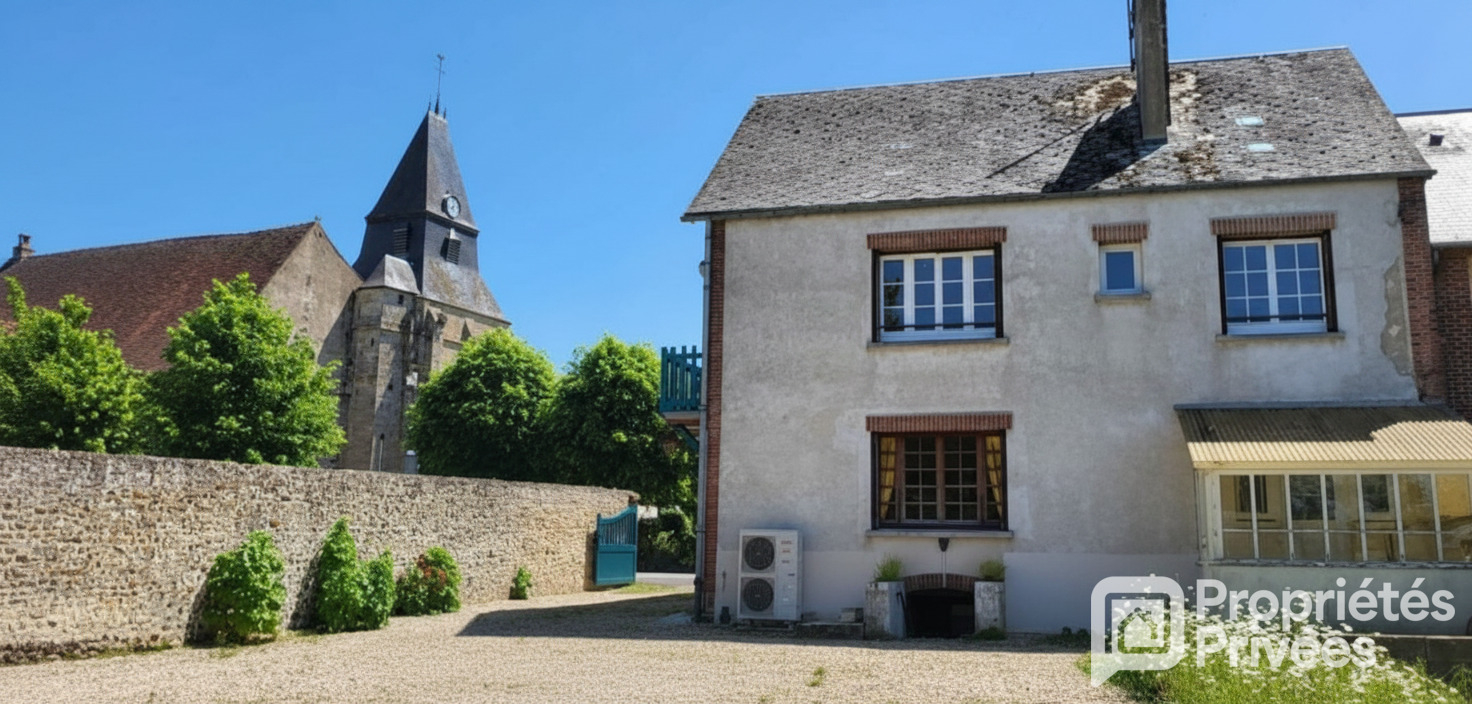 VERNEUIL-SUR-AVRE Maison de village et annexes 17
