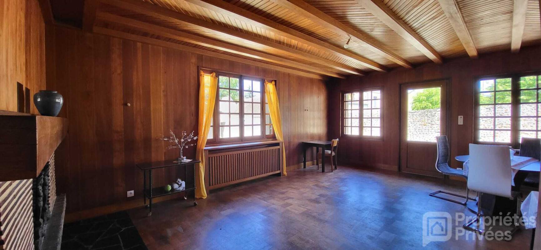 VERNEUIL-SUR-AVRE Maison de village et annexes 7
