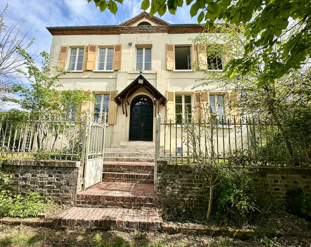 LIVAROT Spacieuse Maison de Maître à 15 minutes de Lisieux 1