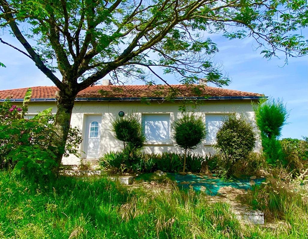 SAINT-CHRISTOPHE-LA-COUPERIE Maison  112 m2 1