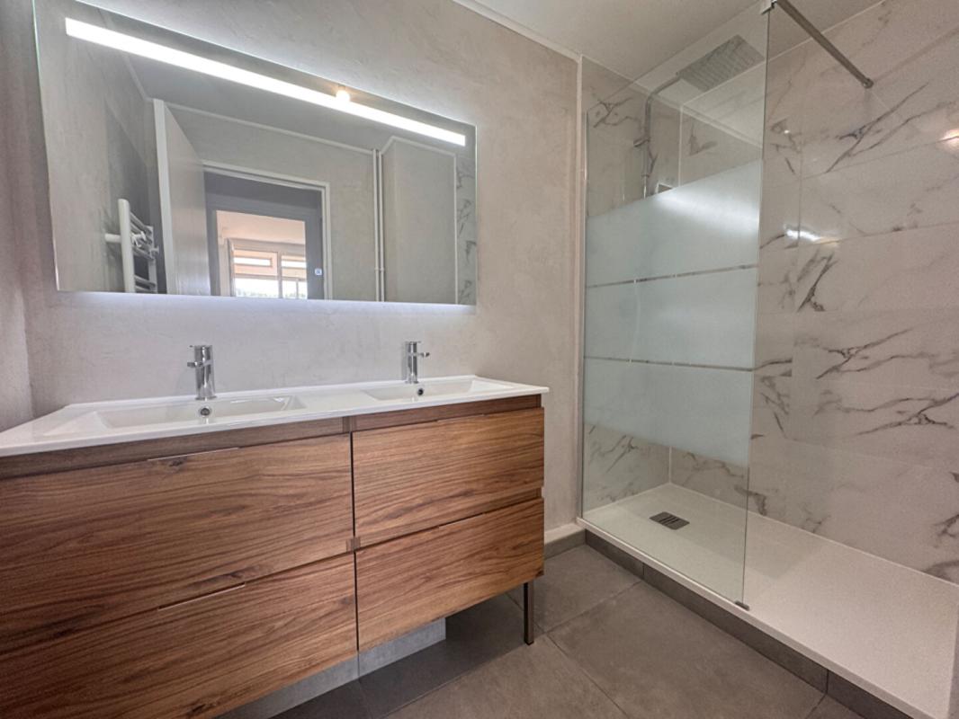 AUBAGNE Appartement type 3/4 entièrement rénové 6