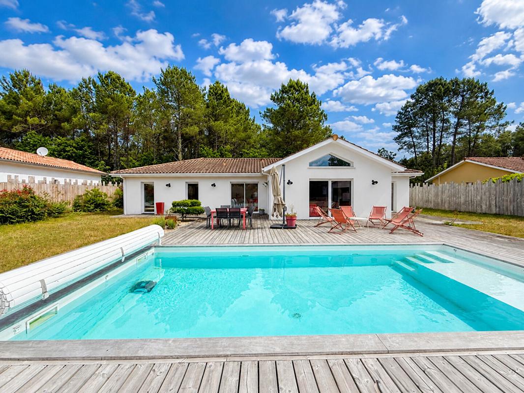 SALLES Maison Salles 7 pièces 4 chambres 1 bureau garage et piscine 152 m2 1