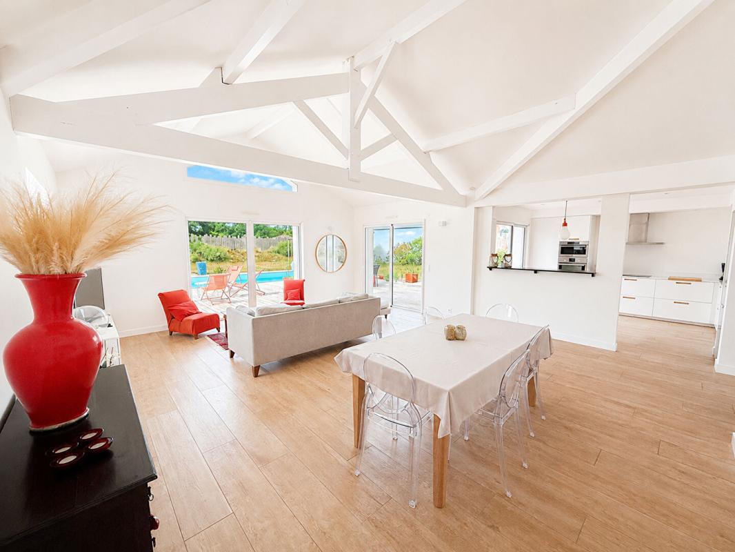 SALLES Maison Salles 7 pièces 4 chambres 1 bureau garage et piscine 152 m2 5