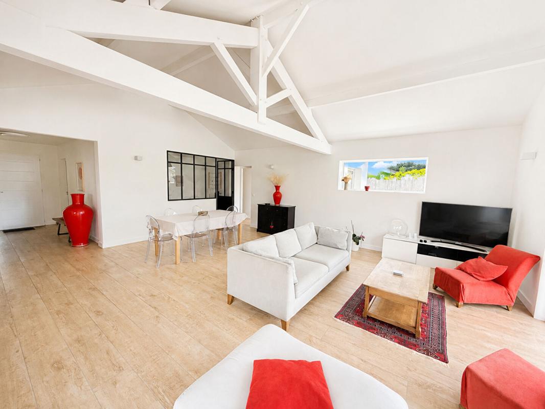 SALLES Maison Salles 7 pièces 4 chambres 1 bureau garage et piscine 152 m2 6