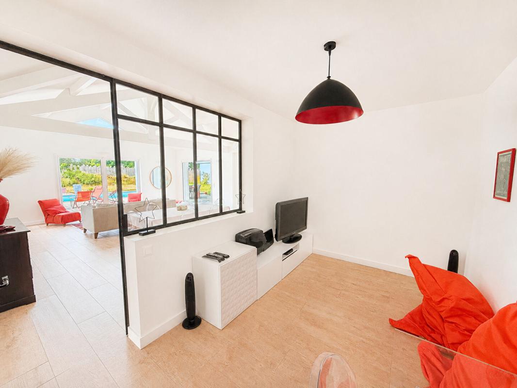 SALLES Maison Salles 7 pièces 4 chambres 1 bureau garage et piscine 152 m2 8