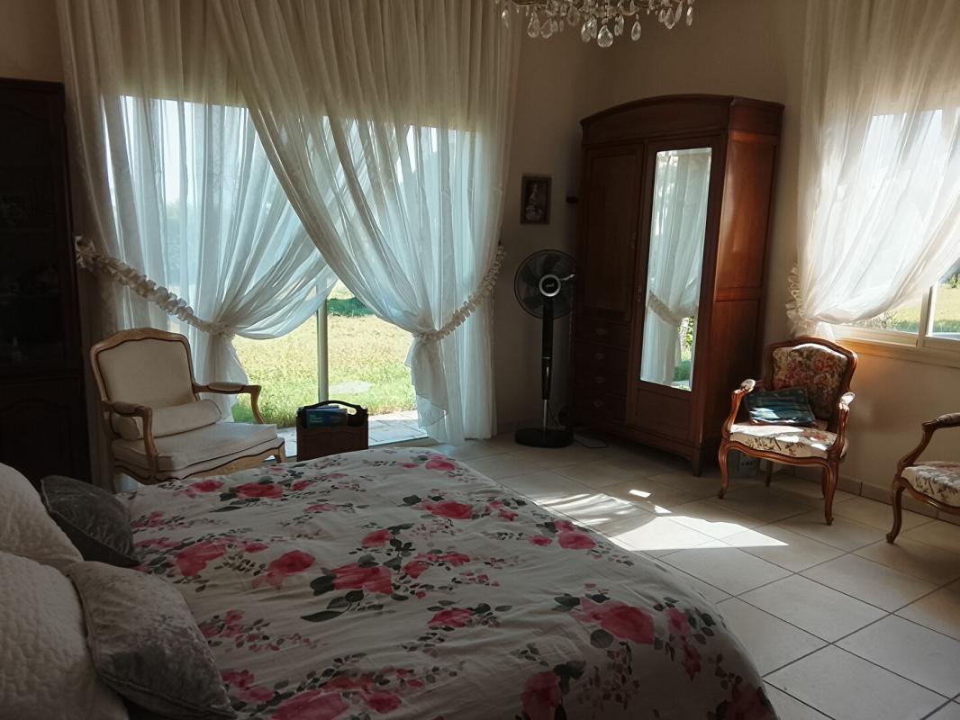 BUZANCAIS Maison Buzancais 6 pièce(s) 272 m2 10