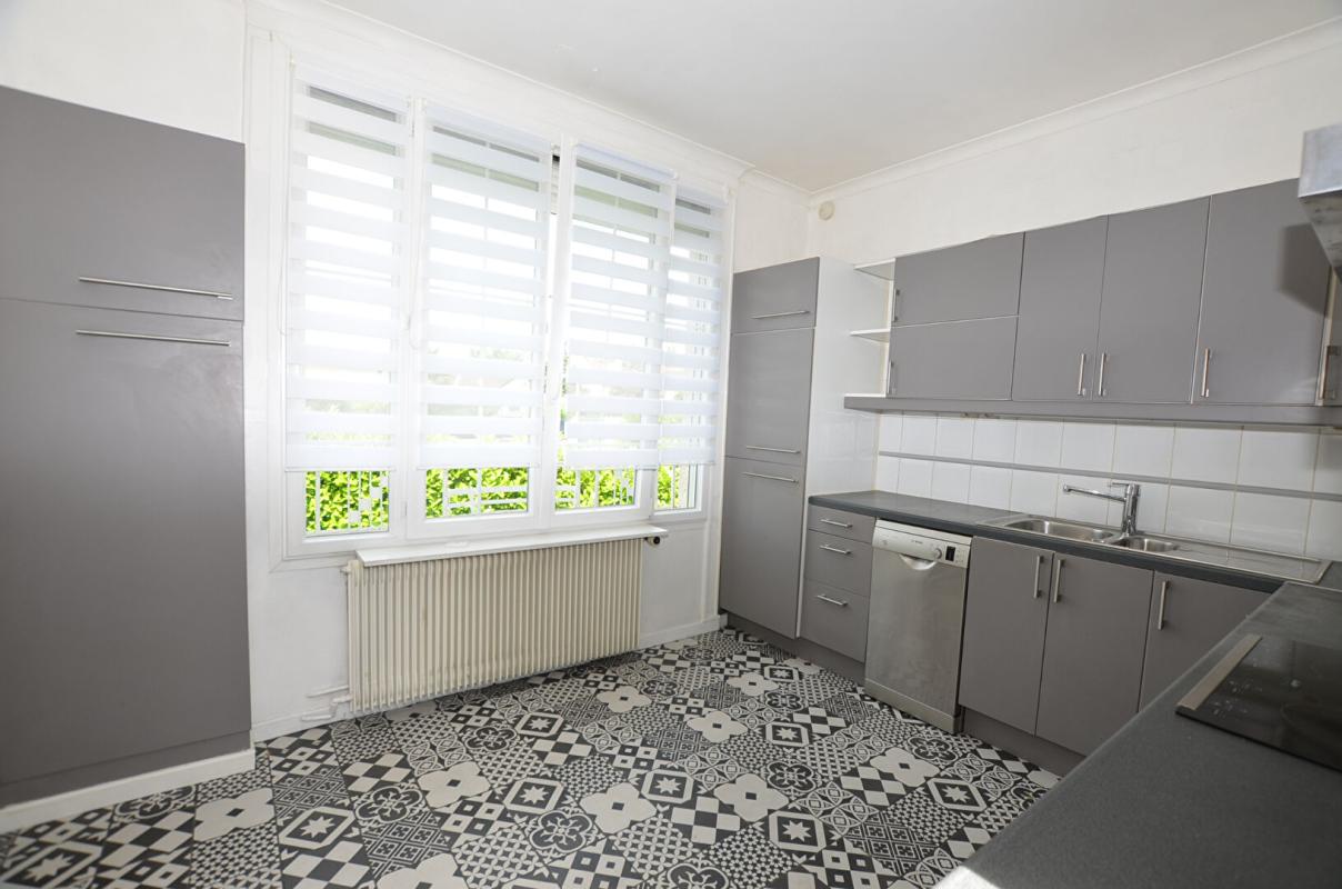 SAINTE-GENEVIEVE-DES-BOIS Maison Sainte Genevieve Des Bois 5 pièce(s) 80 m2 3