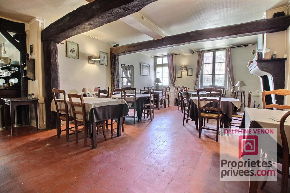COMBREUX Exclusivité - Ensemble immobilier comprenant auberge + 3 gites avec piscine et tennis dans le centre bourg de Combreux sur un terrain de 4375 m² environ 7