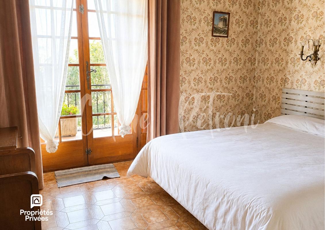 DRAGUIGNAN Demeure de caractère avec tourelle et piscine - 413 m² - Draguignan 13
