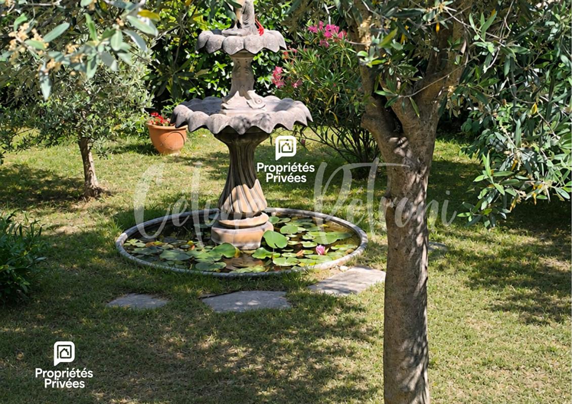 DRAGUIGNAN Demeure de caractère avec tourelle et piscine - 413 m² - Draguignan 17